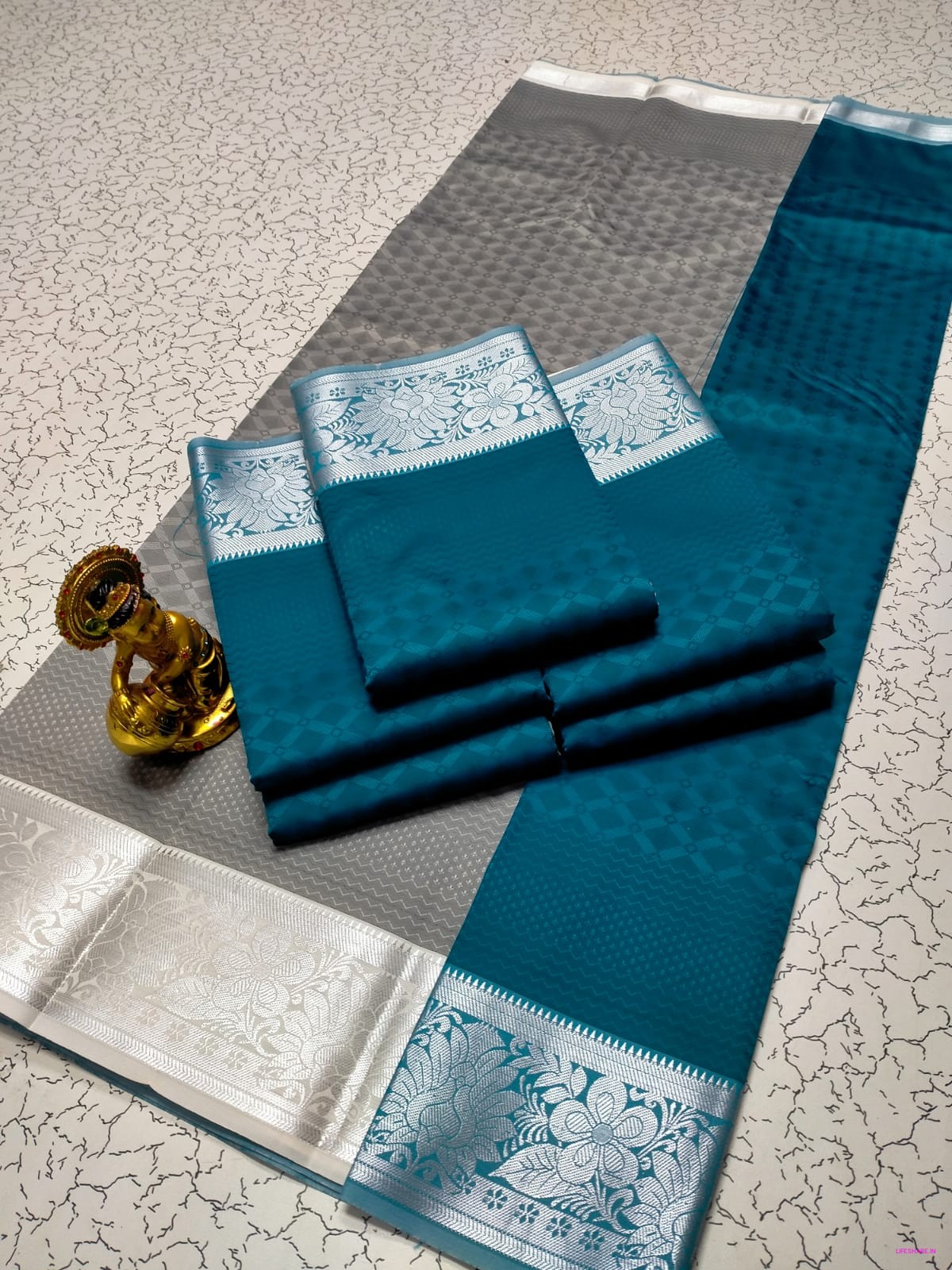 Poonthamil sarees